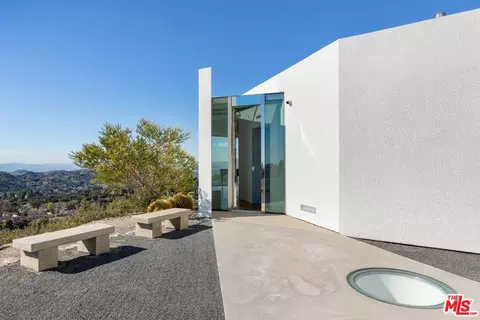 Exterior - 3947 Markridge Rd, La Crescenta, CA 91214 photo 2 of 12