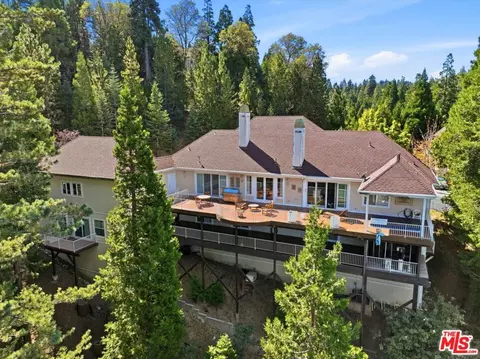 361 Redtail Hawk Ln, Lake Arrowhead, CA 92352