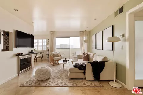 1021 N Crescent Heights Blvd #207, Los Angeles, CA 90046