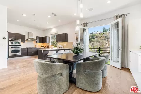 6641 Seabluff Dr, Playa Vista, CA 90094