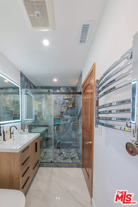 Bath - 6414 Corbin Ave, Reseda, CA 91335 photo 3 of 4