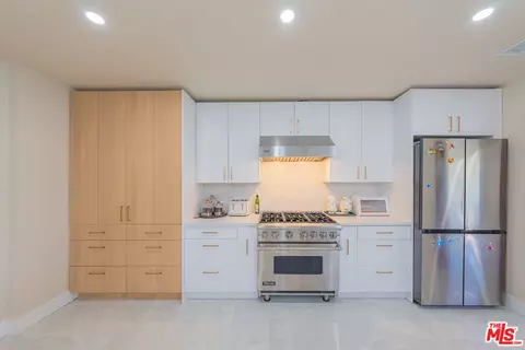 Kitchen - 6414 Corbin Ave, Reseda, CA 91335 photo 3 of 3