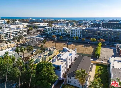 1532 9th St #8, Santa Monica, CA 90401
