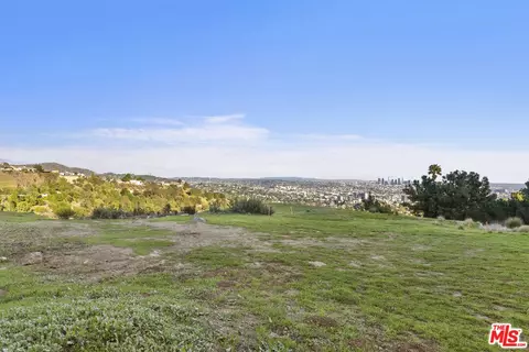 2666 Larmar Rd, Los Angeles, CA 90068
