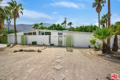 2875 E Wyman Dr, Palm Springs, CA 92262