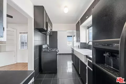 Kitchen - 601 W Arbutus St, Compton, CA 90220 photo 3 of 3