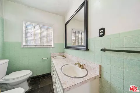 Bath - 601 W Arbutus St, Compton, CA 90220 photo 1 of 2