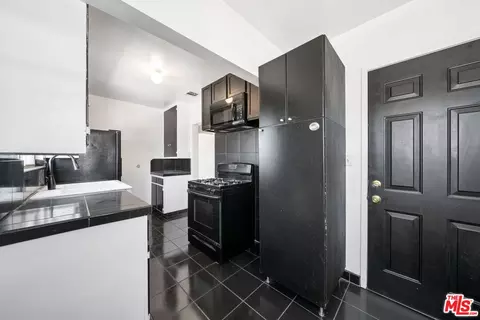 Entry Way - 601 W Arbutus St, Compton, CA 90220 photo 1 of 2