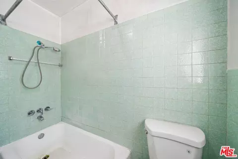 Bath - 601 W Arbutus St, Compton, CA 90220 photo 2 of 2
