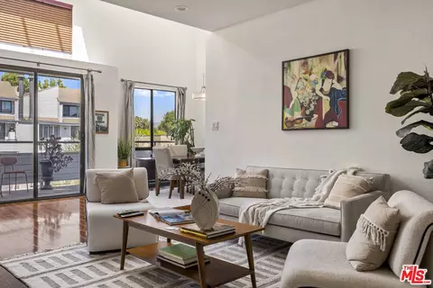 13331 Moorpark St #318, Sherman Oaks, CA 91423