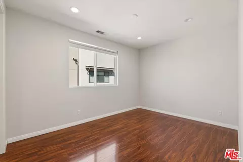 Bedroom - 13225 Victory Blvd, Van Nuys, CA 91401 photo 4 of 5