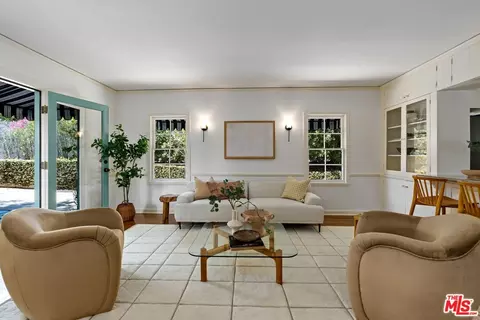 Living - 150 Arlington Dr, Pasadena, CA 91105 photo 4 of 6