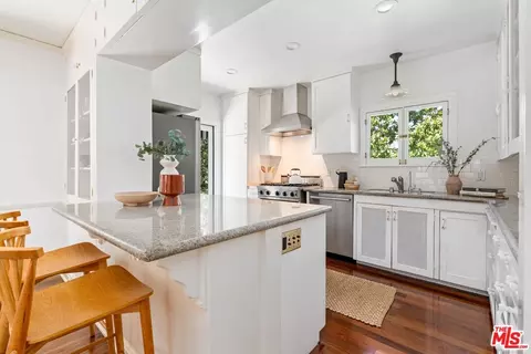 Kitchen - 150 Arlington Dr, Pasadena, CA 91105 photo 1 of 3