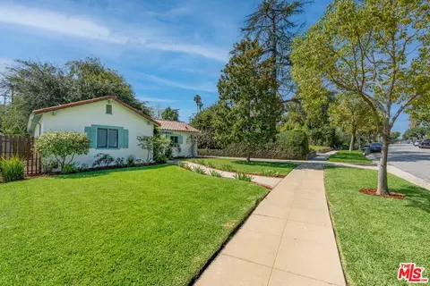 Exterior - 150 Arlington Dr, Pasadena, CA 91105 photo 2 of 9