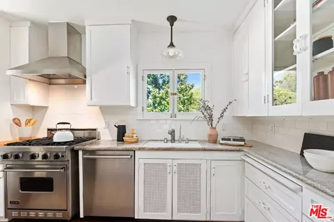 Kitchen - 150 Arlington Dr, Pasadena, CA 91105 photo 2 of 3
