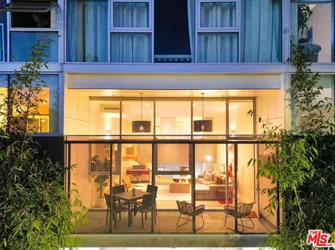 803 Wilcox Ave #4, Los Angeles, CA 90038