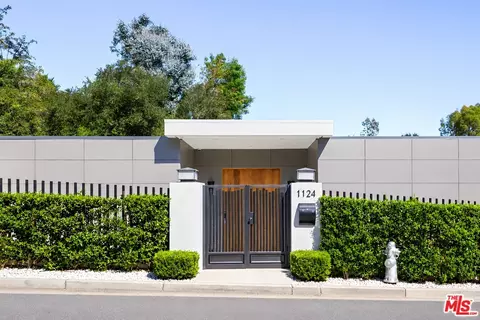 1124 Summit Dr, Beverly Hills, CA 90210