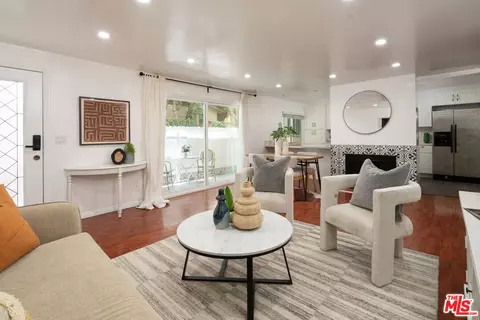 1917 11th St #2, Santa Monica, CA 90404