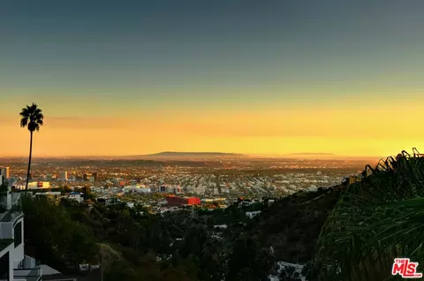 2137 Sunset Plaza Dr, Los Angeles, CA 90069