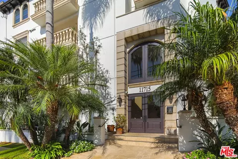 11715 Chenault St #204, Los Angeles, CA 90049
