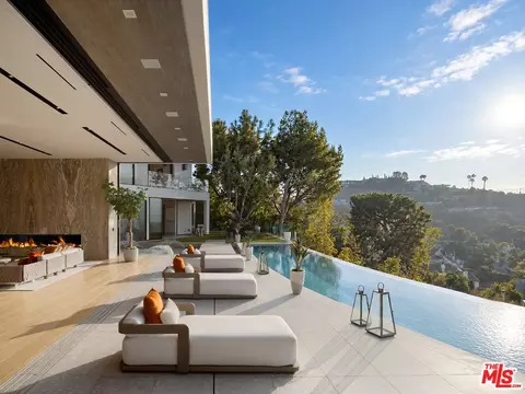 9330 Flicker Way, Los Angeles, CA 90069