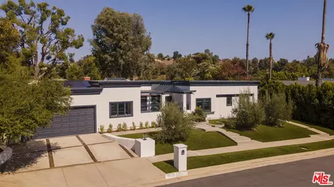 18623 Palomino Dr, Tarzana, CA 91356