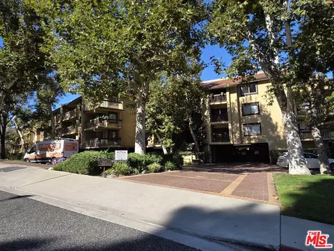 3481 Stancrest Dr #211, Glendale, CA 91208