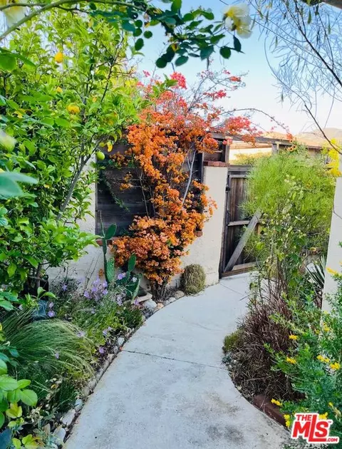 6020 Peppertree Ln, Simi Valley, CA 93063 photo 2