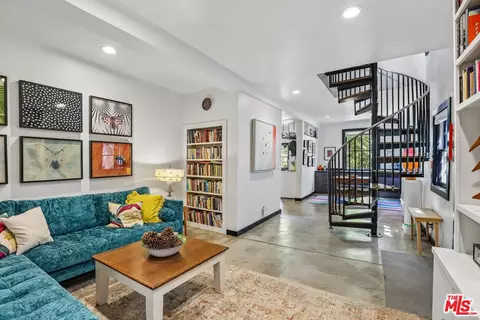 954 Edgeware Rd, Los Angeles, CA 90026