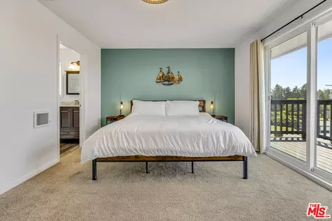 Bedroom - 13881 Oceanview Dr, Smith River, CA 95567 photo 2 of 9