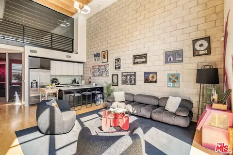 3450 Cahuenga Blvd #604, Los Angeles, CA 90068