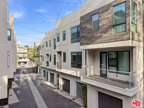 2111 N Cahuenga Blvd #11, Los Angeles, CA 90068