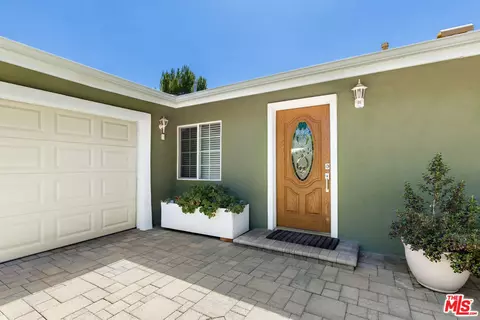 20628 Clark St, Woodland Hills, CA 91367