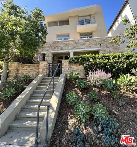 13071 Bluff Creek Dr, Playa Vista, CA 90094