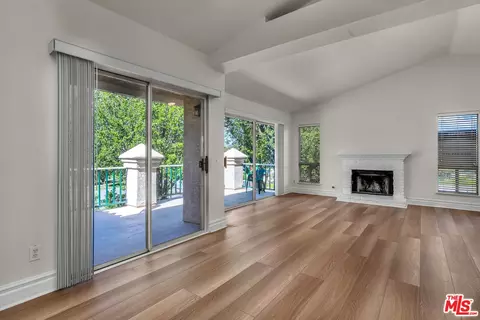 Living - 455 Kennerick Ln, Simi Valley, CA 93065 photo 11 of 11