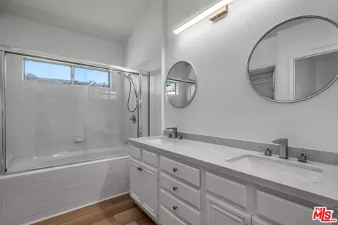 Bath - 455 Kennerick Ln, Simi Valley, CA 93065 photo 2 of 2
