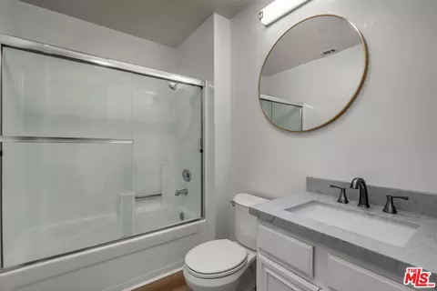 Bath - 455 Kennerick Ln, Simi Valley, CA 93065 photo 1 of 2