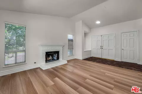 Living - 455 Kennerick Ln, Simi Valley, CA 93065 photo 8 of 11