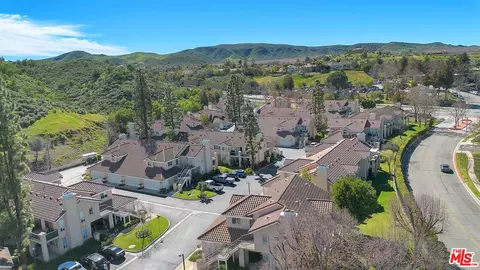 View/Area - 455 Kennerick Ln, Simi Valley, CA 93065 photo 2 of 4