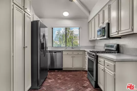 Kitchen - 455 Kennerick Ln, Simi Valley, CA 93065 photo 3 of 3