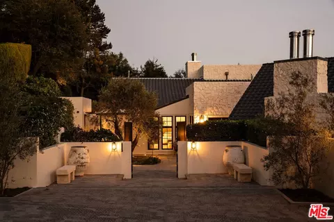 851 Strada Vecchia Rd, Los Angeles, CA 90077