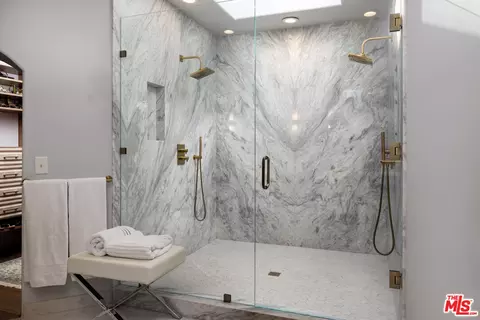 Bath - 195 Sheffield Dr, Montecito, CA 93108 photo 3 of 4