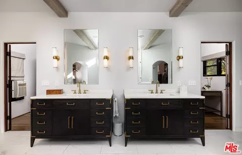 Bath - 195 Sheffield Dr, Montecito, CA 93108 photo 2 of 4