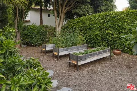 Exterior - 195 Sheffield Dr, Montecito, CA 93108 photo 8 of 10