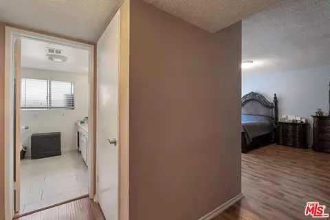 Entry Way - 122 N Cedar St, Glendale, CA 91206 photo 1 of 3