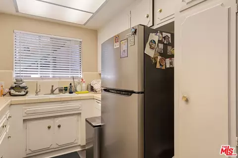 Kitchen - 122 N Cedar St, Glendale, CA 91206 photo 3 of 13