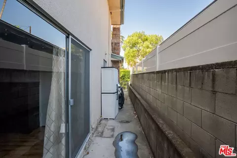 Exterior - 122 N Cedar St, Glendale, CA 91206 photo 5 of 15
