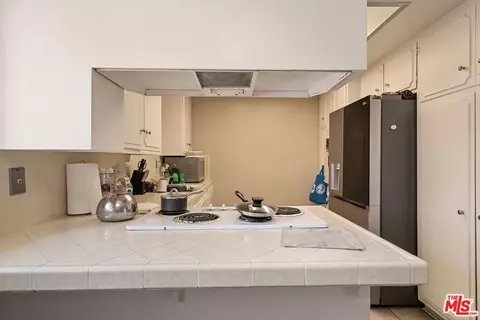 Kitchen - 122 N Cedar St, Glendale, CA 91206 photo 11 of 13
