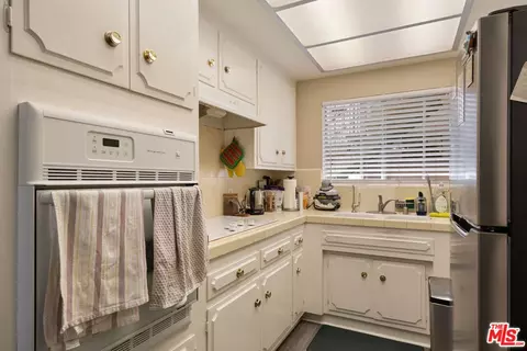 Kitchen - 122 N Cedar St, Glendale, CA 91206 photo 2 of 13