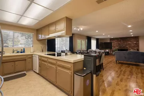Kitchen - 122 N Cedar St, Glendale, CA 91206 photo 9 of 13